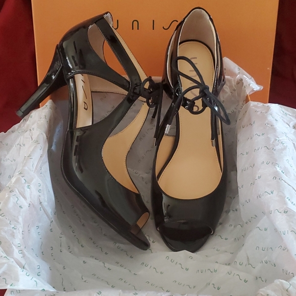 Black patent leather open toe pump - Picture 4 of 7